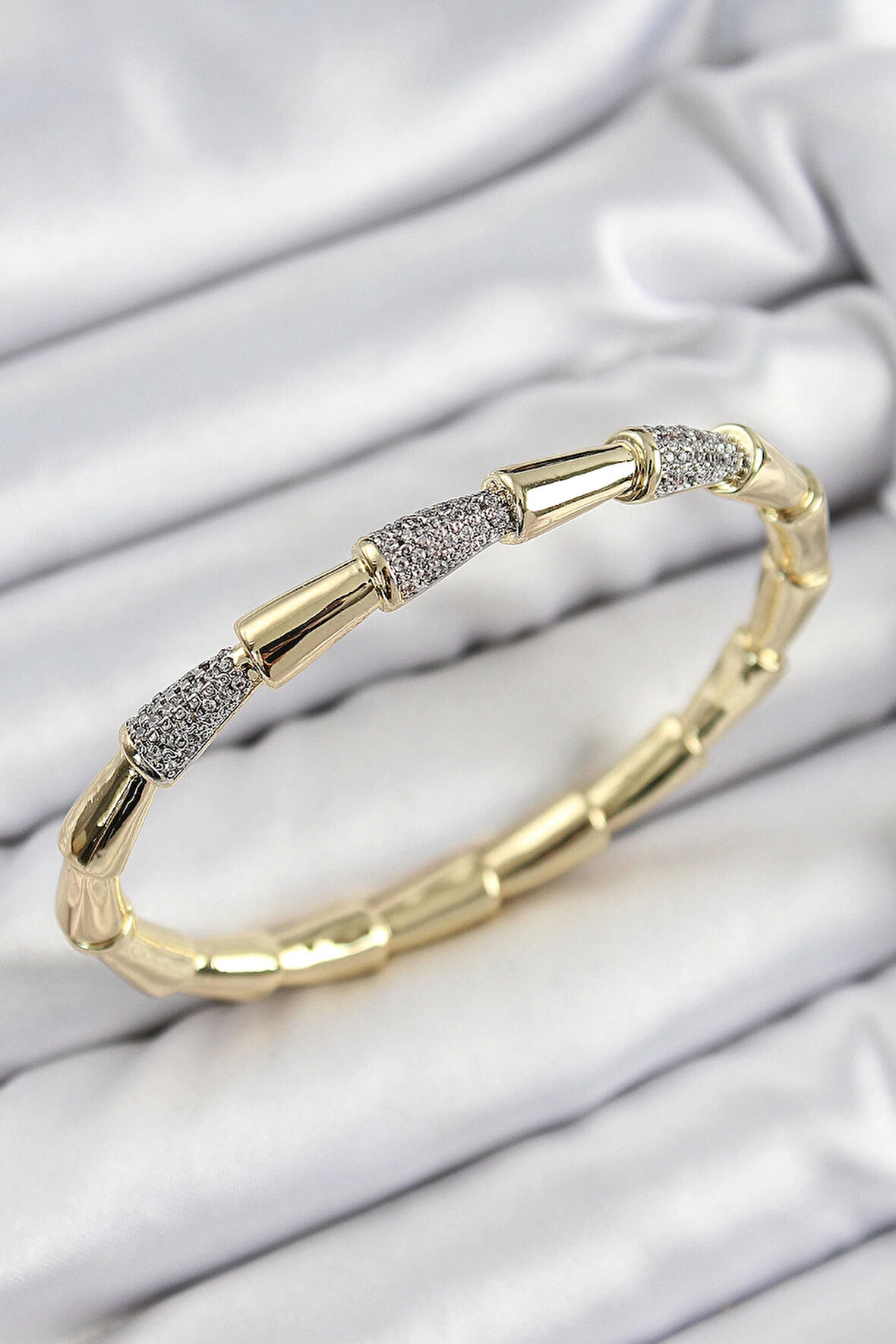 HEYF Pirinç Zirkon Taşlı Kemik Model Gold Renk Vip Kadın Bileklik