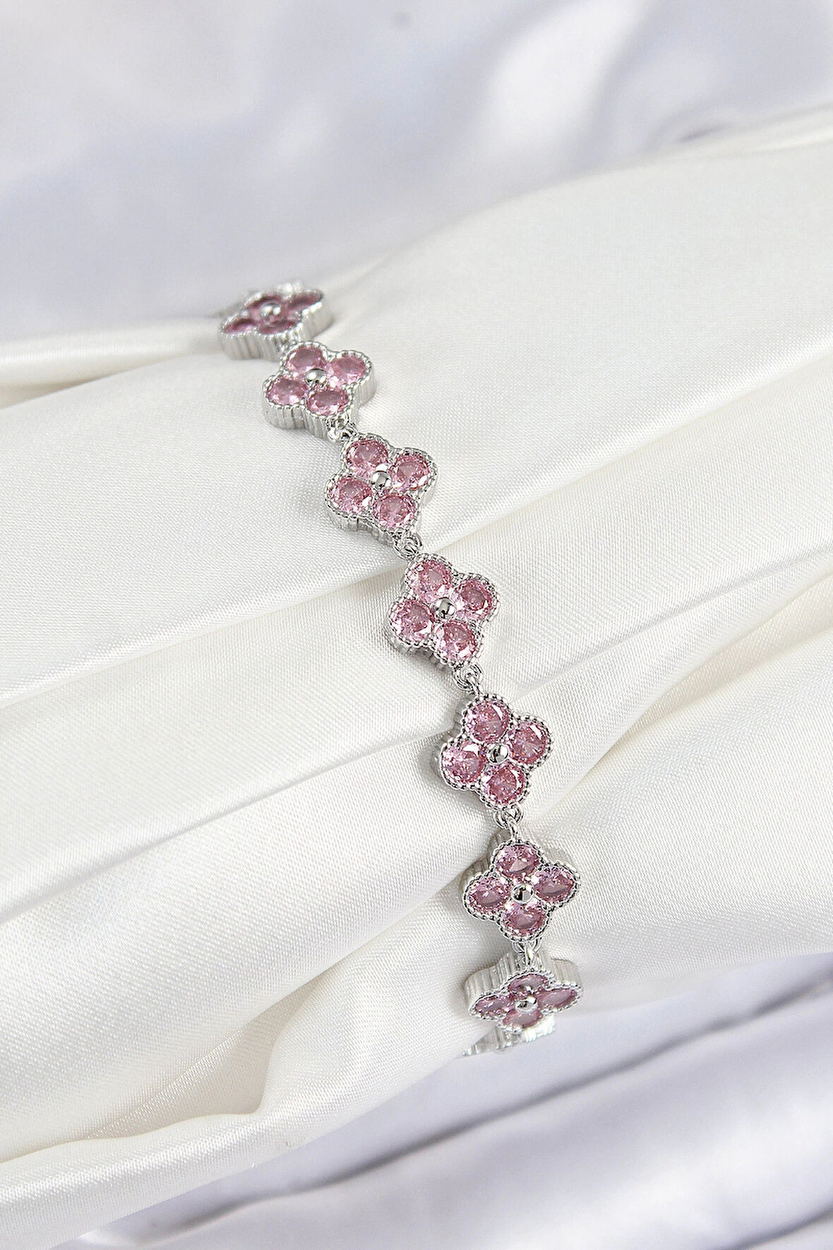 HEYF Pirinç Pembe Zirkon Taşlı Yonca Model Gümüş Renk VIP Seri Kadın Bileklik