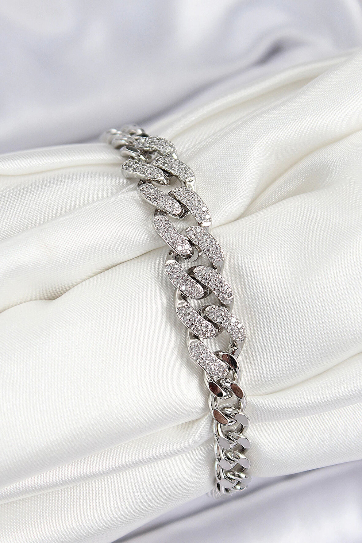 HEYF Pirinç Zirkon Taşlı Küba Zincir Model Gümüş Renk Kadın Bileklik