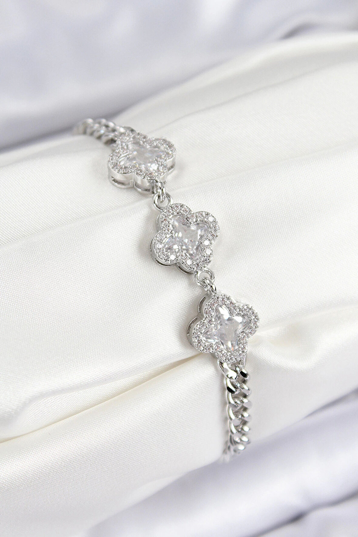 HEYF Pirinç Zirkon Taşlı Yonca Model Gümüş Renk Kadın Bileklik