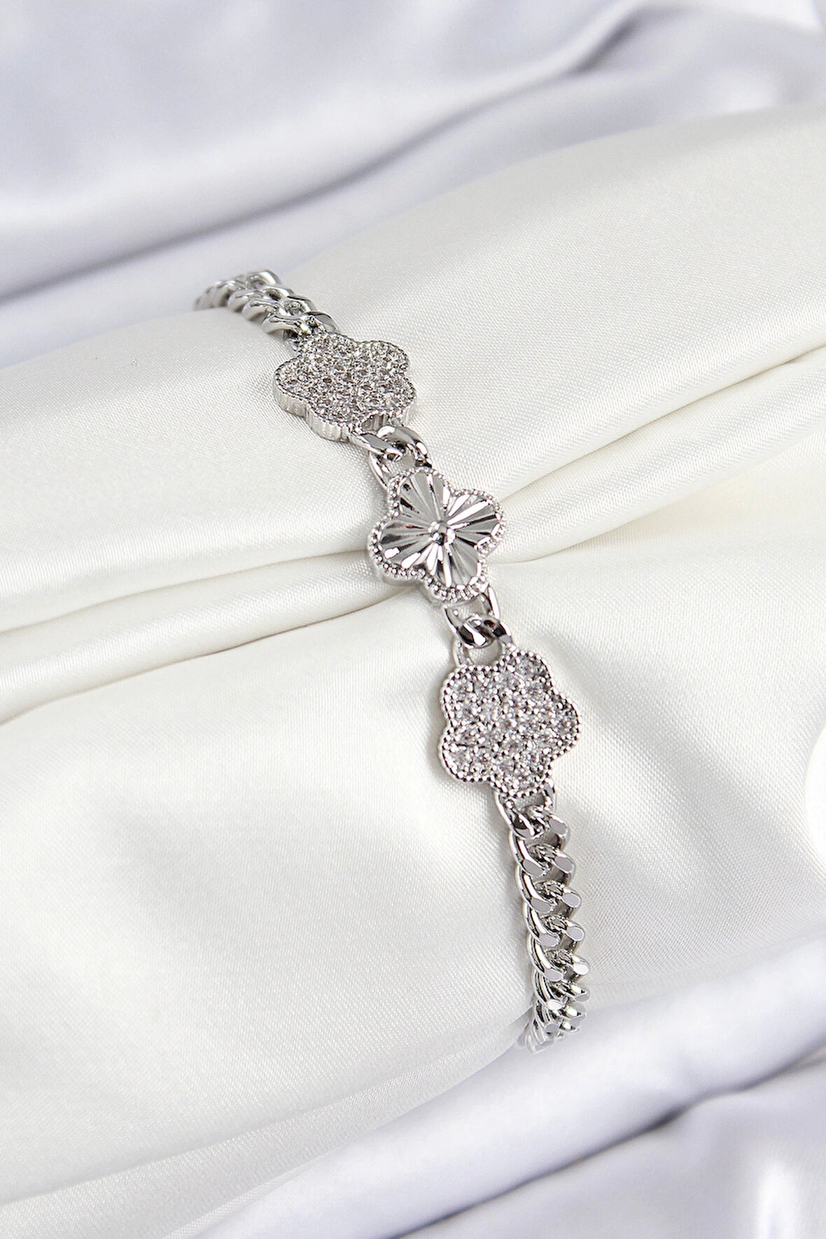 HEYF Pirinç Zirkon Taşlı Yonca Model Gümüş Renk Kadın Bileklik