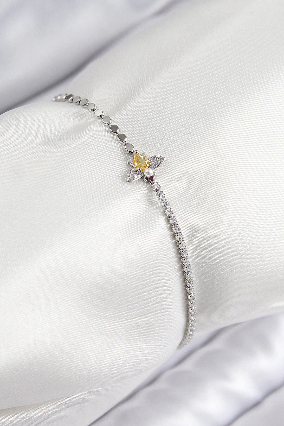 HEYF Pirinç Zirkon Taşlı Arı Model Ezme Zincir Gümüş Renk Kadın Bileklik