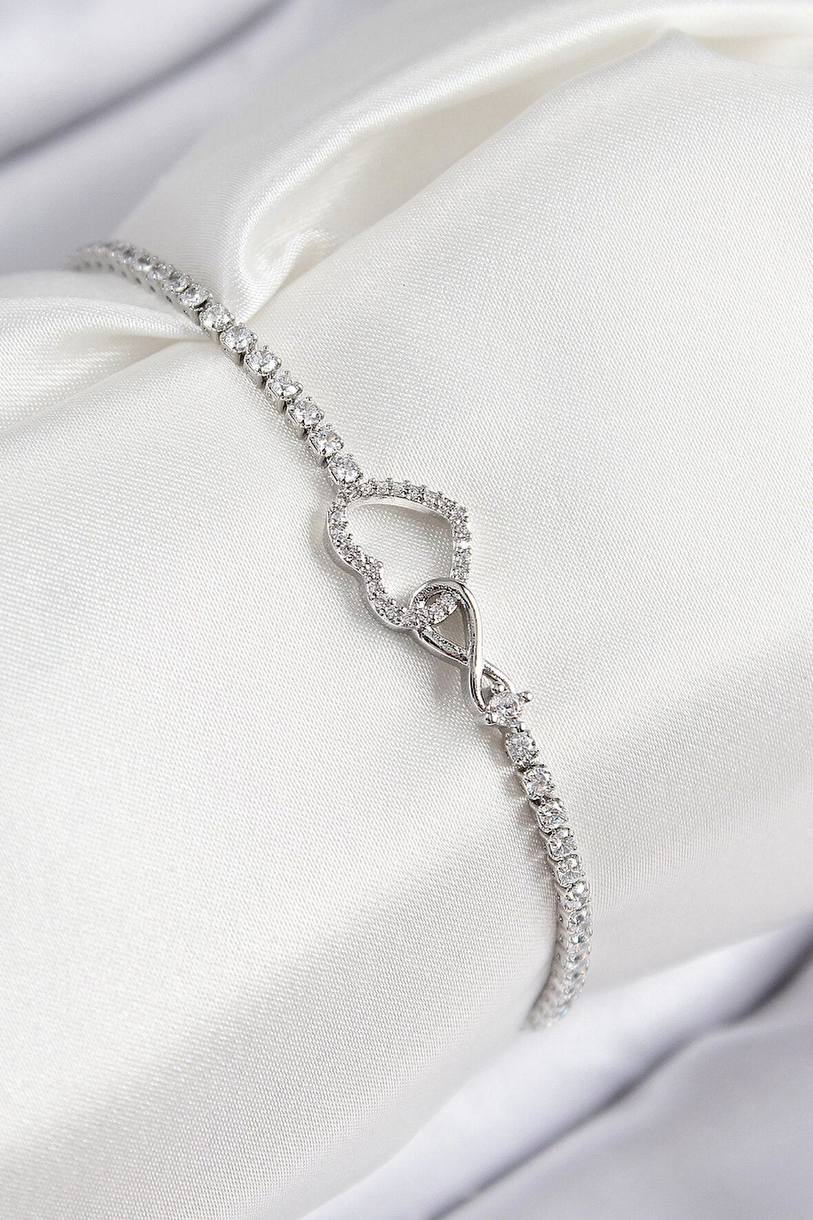 HEYF Pirinç Zirkon Taşlı Sonsuzluk Kalp Model Gümüş Renk Kadın Bileklik