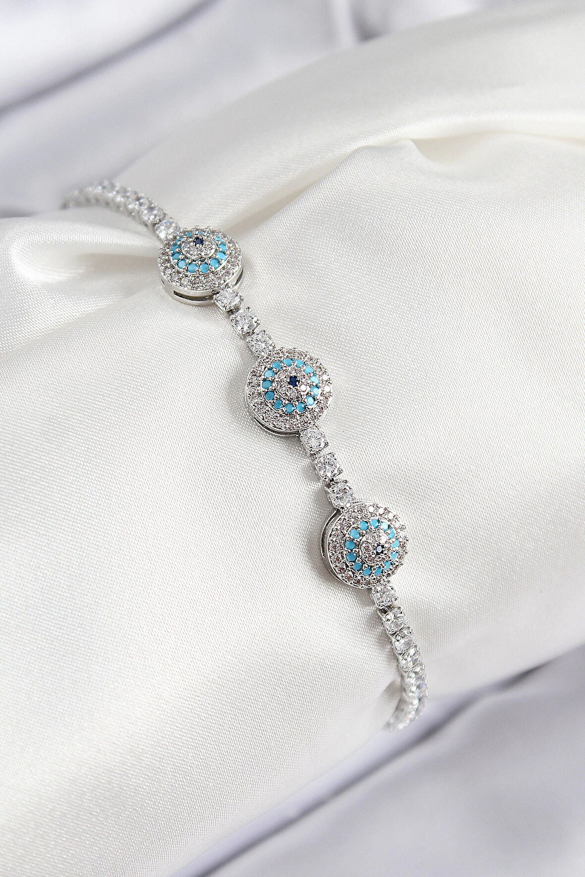 HEYF Pirinç Zirkon Taşlı Nazar Model Gümüş Renk Kadın Bileklik