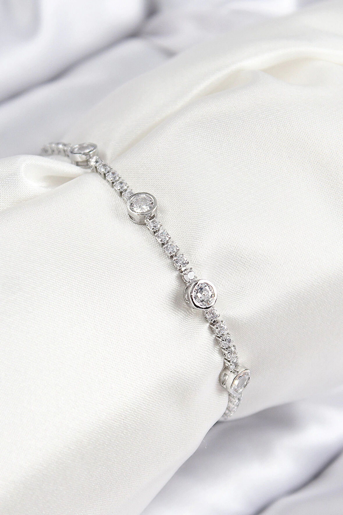 HEYF Pirinç Zirkon Taşlı Daire Model Gümüş Renk Asansörlü Kadın Bileklik