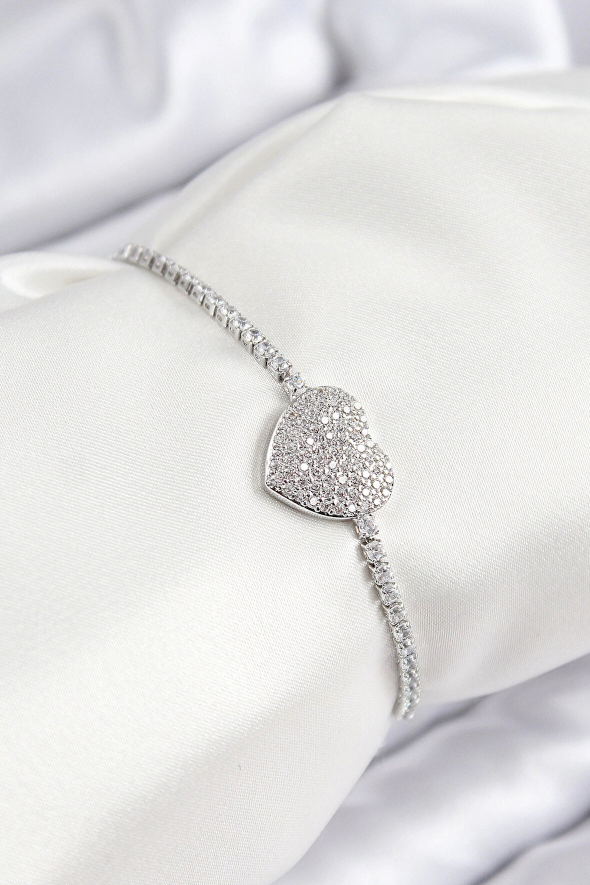 HEYF Pirinç Zirkon Taşlı Kalp Model Gümüş Renk Asansörlü Kadın Bileklik