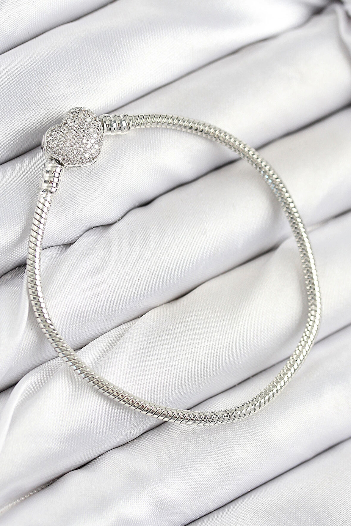 HEYF Pirinç Charm Zirkon Taşlı Kalp Model Gümüş Renk Kadın Bileklik