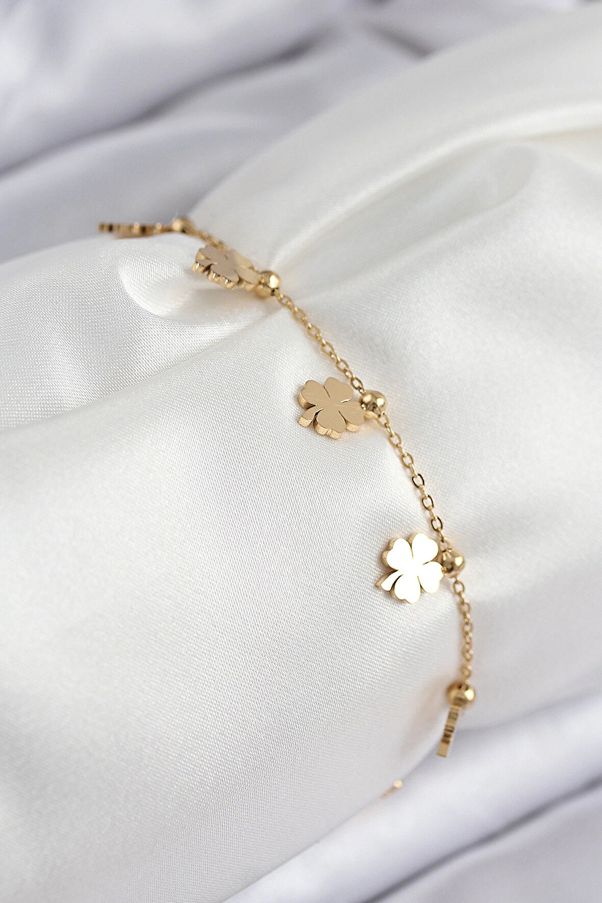 HEYF 316L Çelik Sıralı Yonca Model Gold Renk Kadın Bileklik