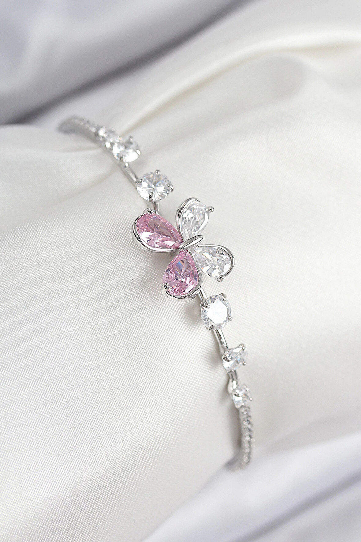 HEYF Pirinç Zirkon Taşlı Kelebek Model Gümüş Renk Kadın Bileklik