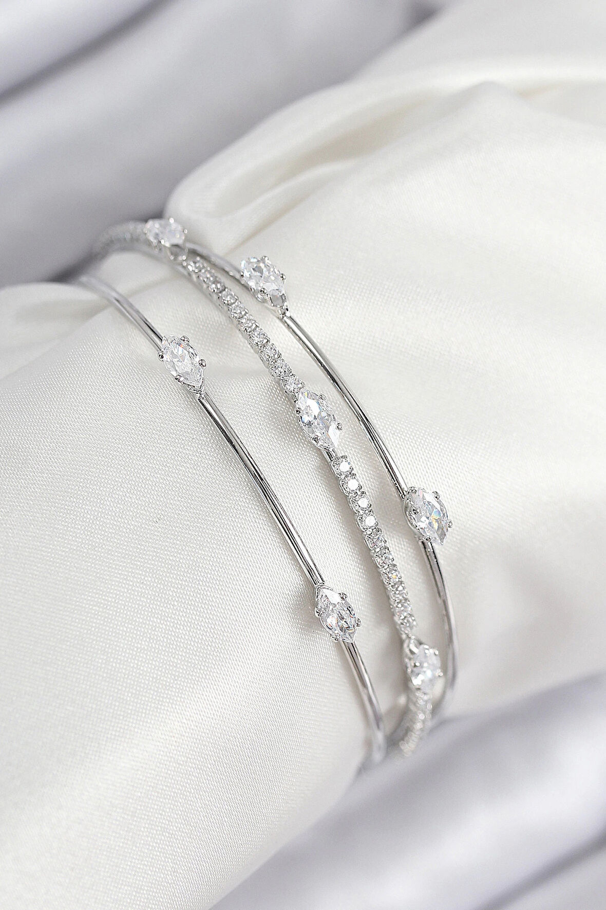 HEYF Pirinç Zirkon Taşlı Su Yolu Model Gümüş Renk Kadın Bileklik