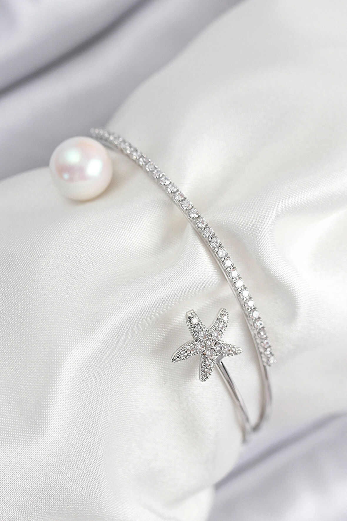 HEYF Pirinç Zirkon Taşlı Yıldız Ve İnci Model Gümüş Renk Kadın Bileklik