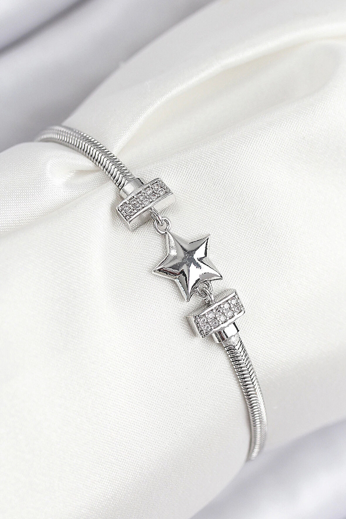 HEYF Pirinç Zirkon Taşlı Yonca Model Gümüş Renk Kadın Bileklik