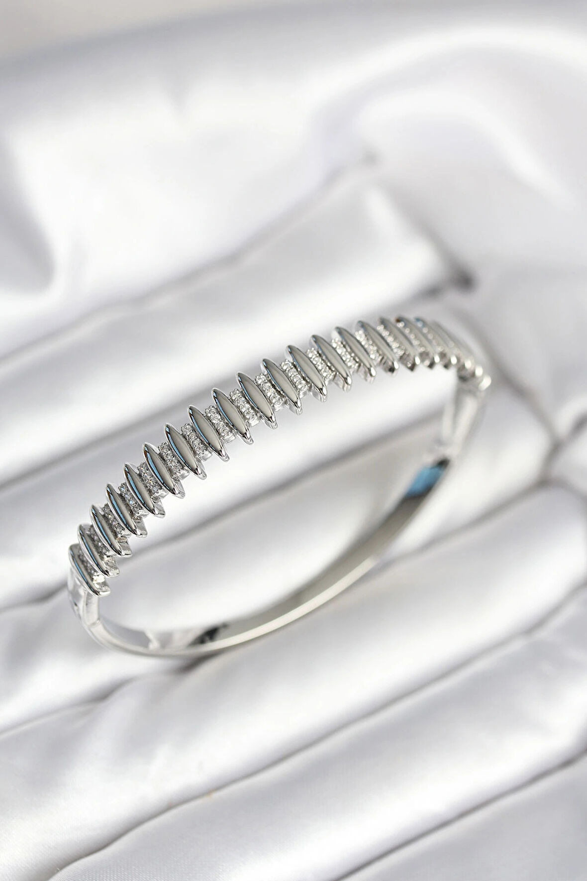 HEYF Gümüş Renk Zirkon Taşlı Pirinç Kadın Kelepçe