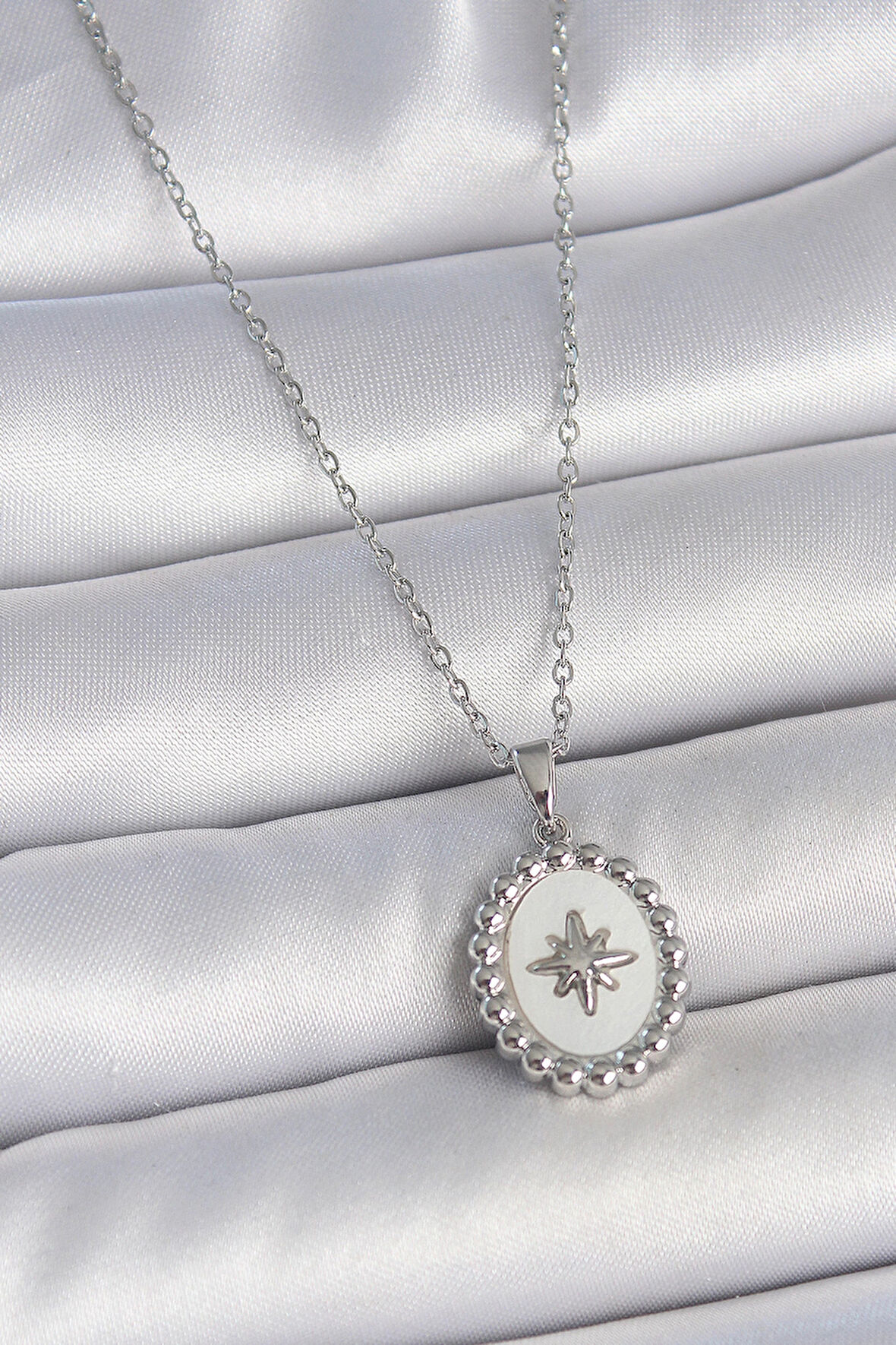 HEYF 316L Çelik Gümüş Renk Zincir Beyaz Mineli Kutup Yıldız İşlemeli Madalyon Model Kadın Kolye