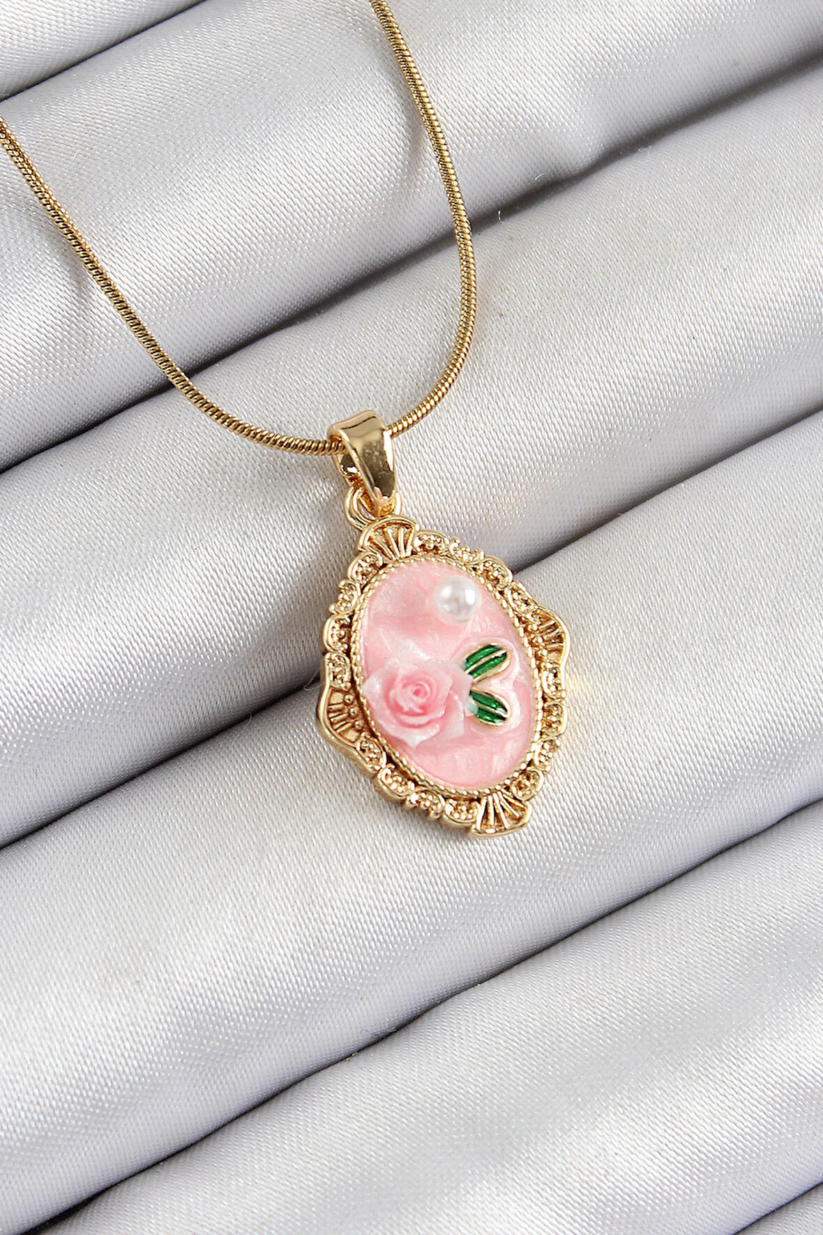 HEYF 316L Çelik Zincir Pembe Sanatsal Portre İnci Detaylı Gül Figürlü Model Gold Renk Kadın Kolye
