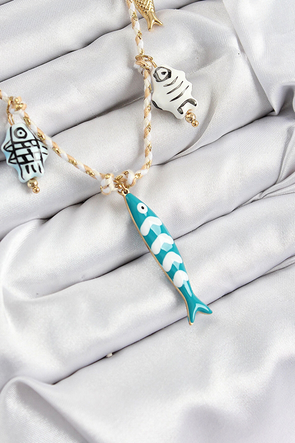 HEYF Seramik Motifli Balık Figürlü Model Krem İp Kadın Kolye