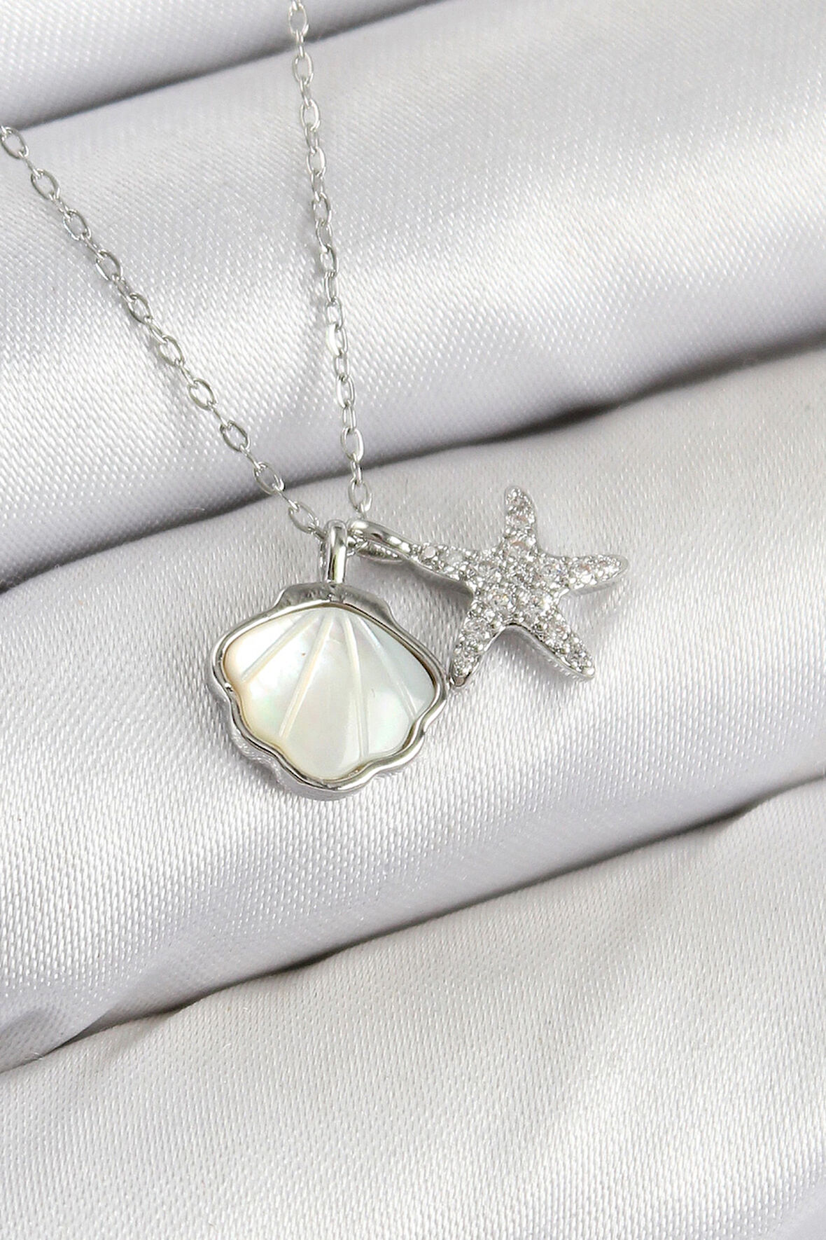 HEYF Pirinç Zirkon Taşlı İstiridye Ve Deniz Yıldızı Model Gümüş Renk Kadın Kolye