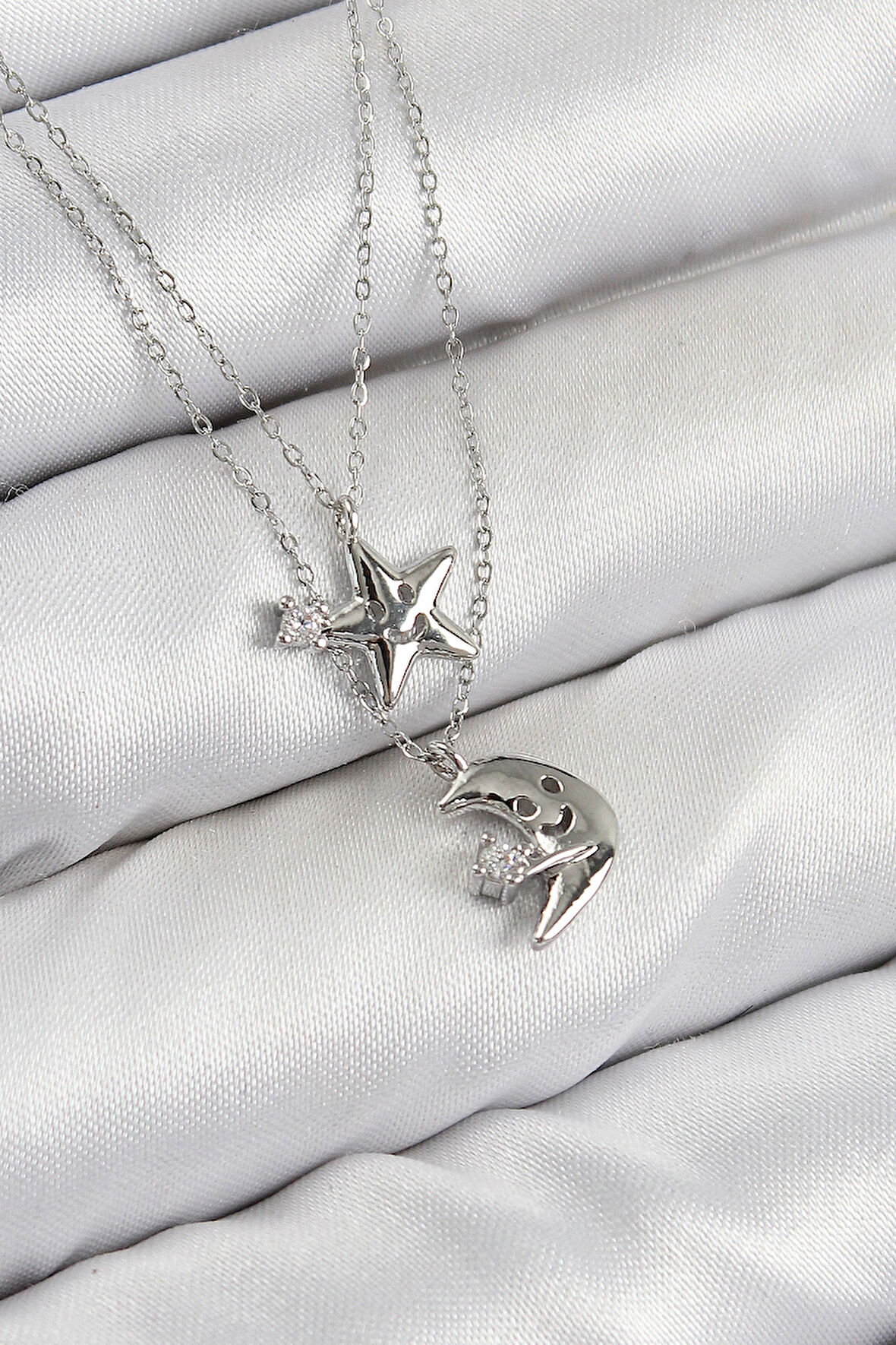 HEYF Pirinç Zirkon Taşlı Yıldız Ve Ay Model Gümüş Renk Kadın Kolye