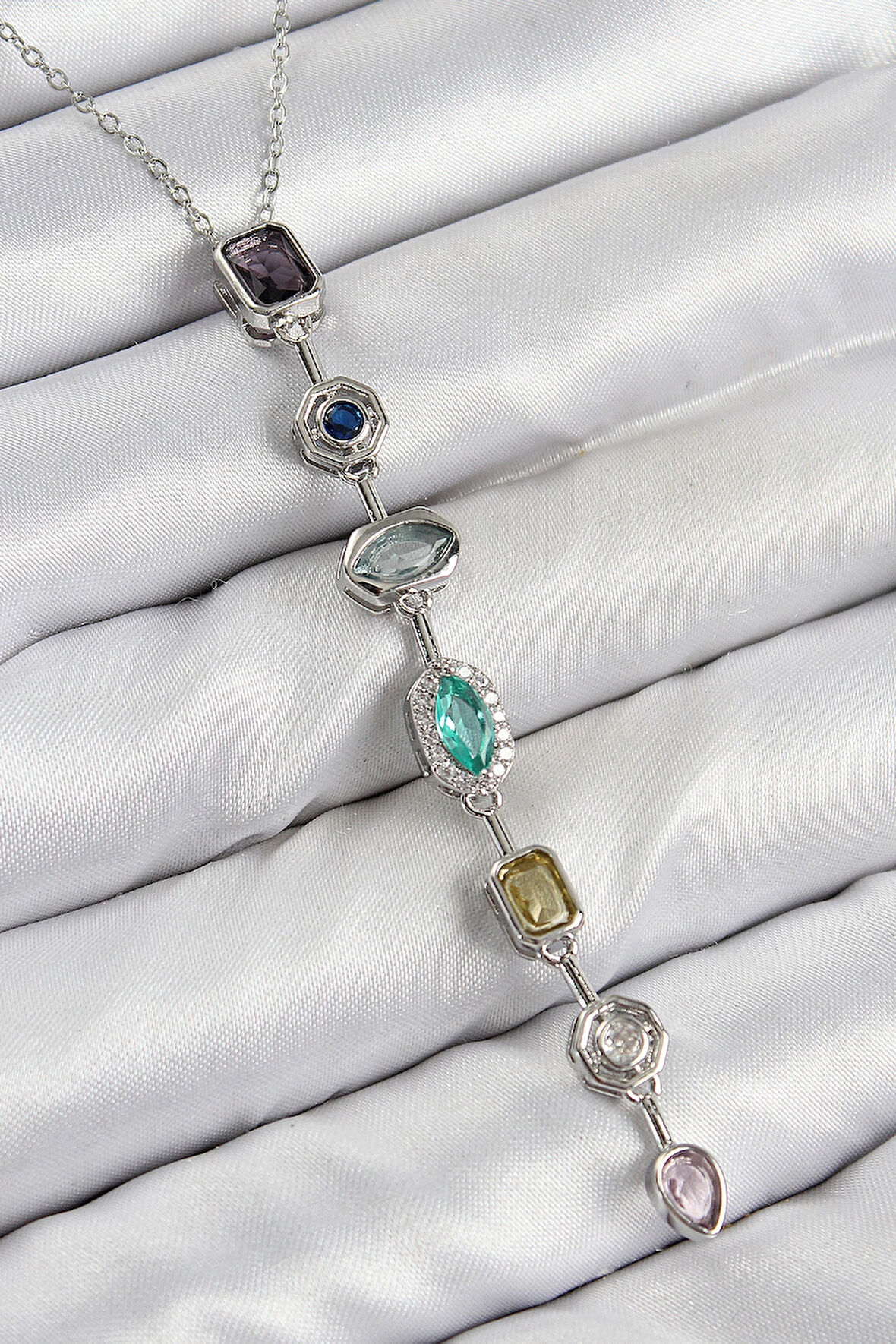 HEYF Pirinç Renkli Zirkon Taşlı Model Gümüş Renk 7 Element Kadın Y Kolye