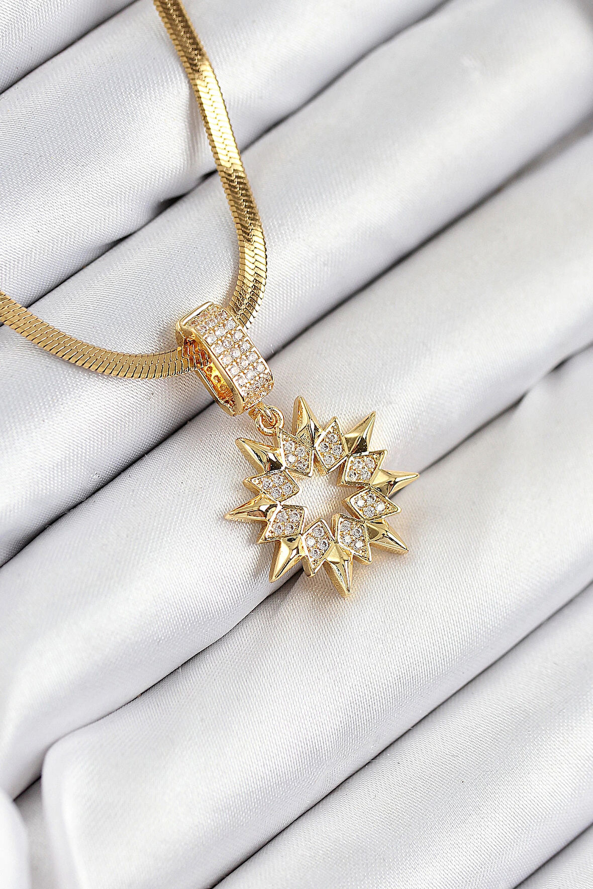 HEYF 316L Çelik Zirkon Taşlı Yıldız Model Gold Renk Kadın Kolye