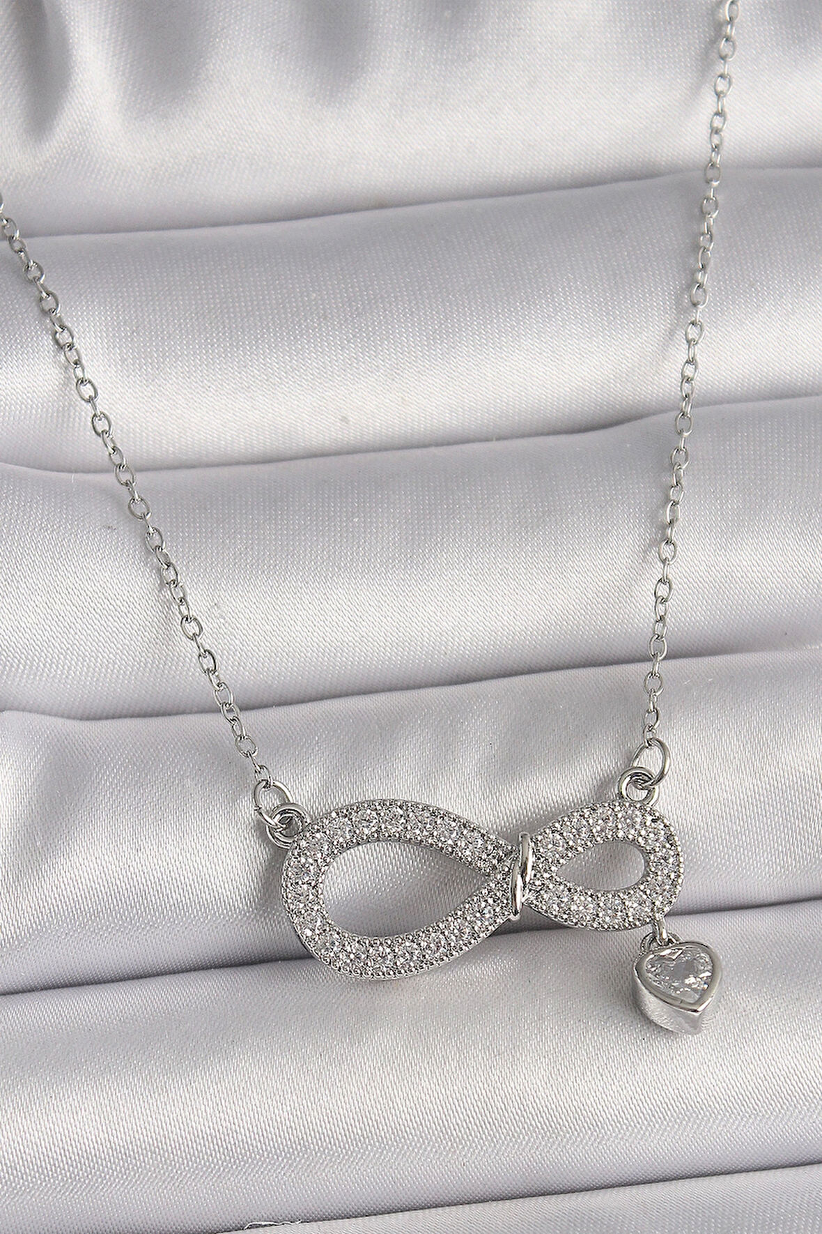 HEYF 316L Çelik Gümüş Renk Zincir Zirkon Taşlı Sonsuzluk Model Taşlı Kalp Detay Kadın Kolye