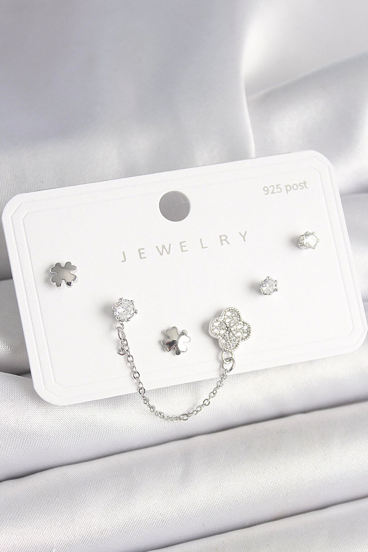 HEYF 925 Ayar Gümüş Çivi Pirinç Gümüş Renk Zirkon Taşlı Yonca Model Sallantı Zincir Detay Kadın Küpe Seti