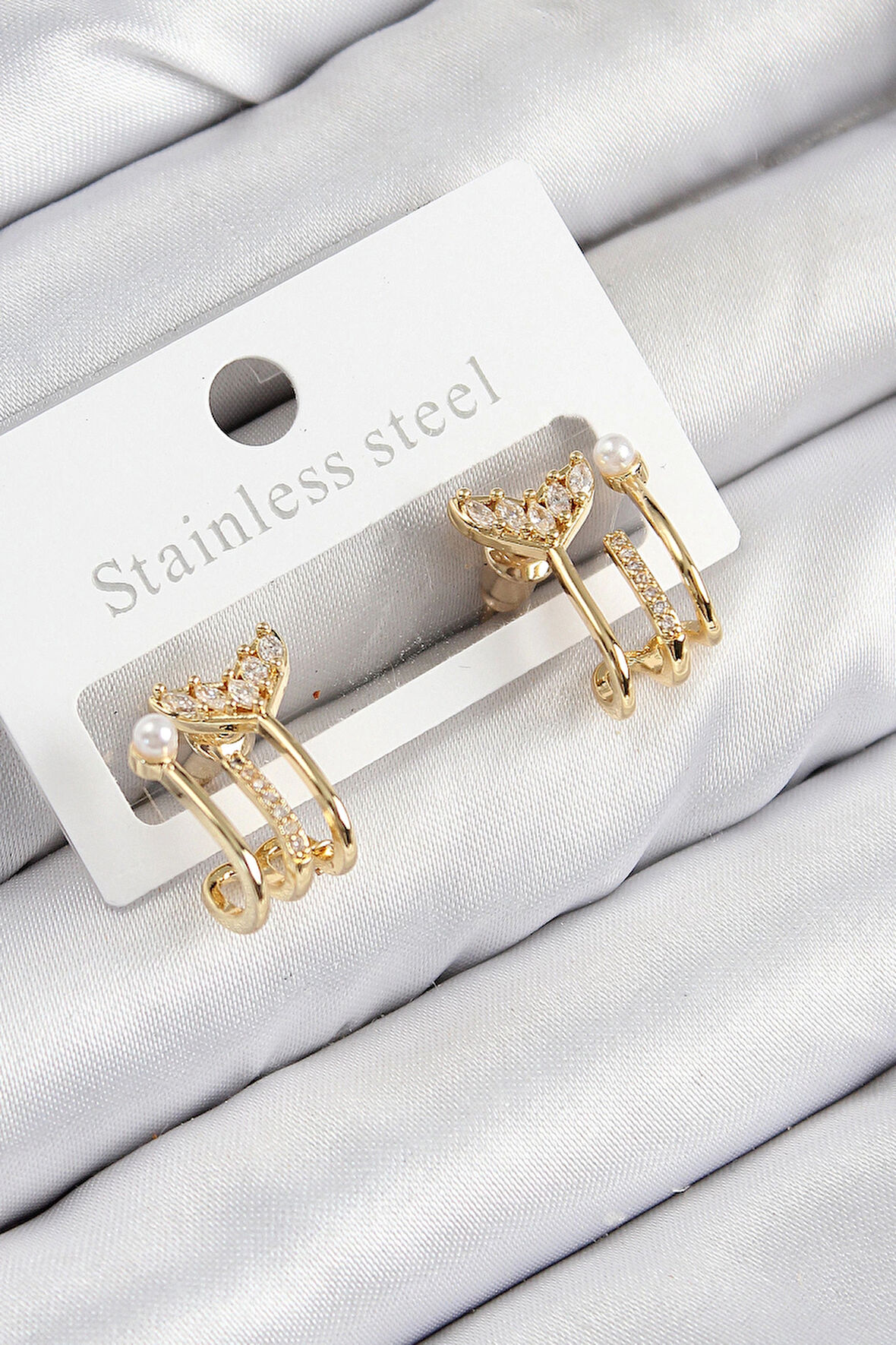 HEYF Pirinç Zirkon Taşlı İnci Detaylı Balık Kuyruğu Model Gold Renk Kadın Küpe