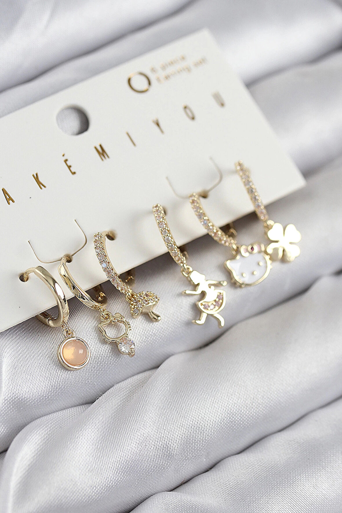 HEYF Pirinç Zirkon Taşlı Hello Kity Ve Yonca Model Gold Renk 6'lı Küpe Set