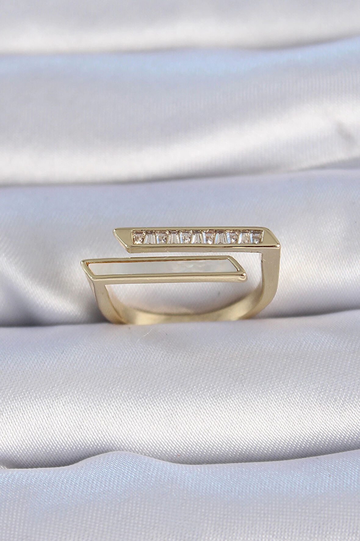 HEYF Pirinç Gold Renk Zirkon Taşlı Beyaz Sedef Detay Kadın Yüzük