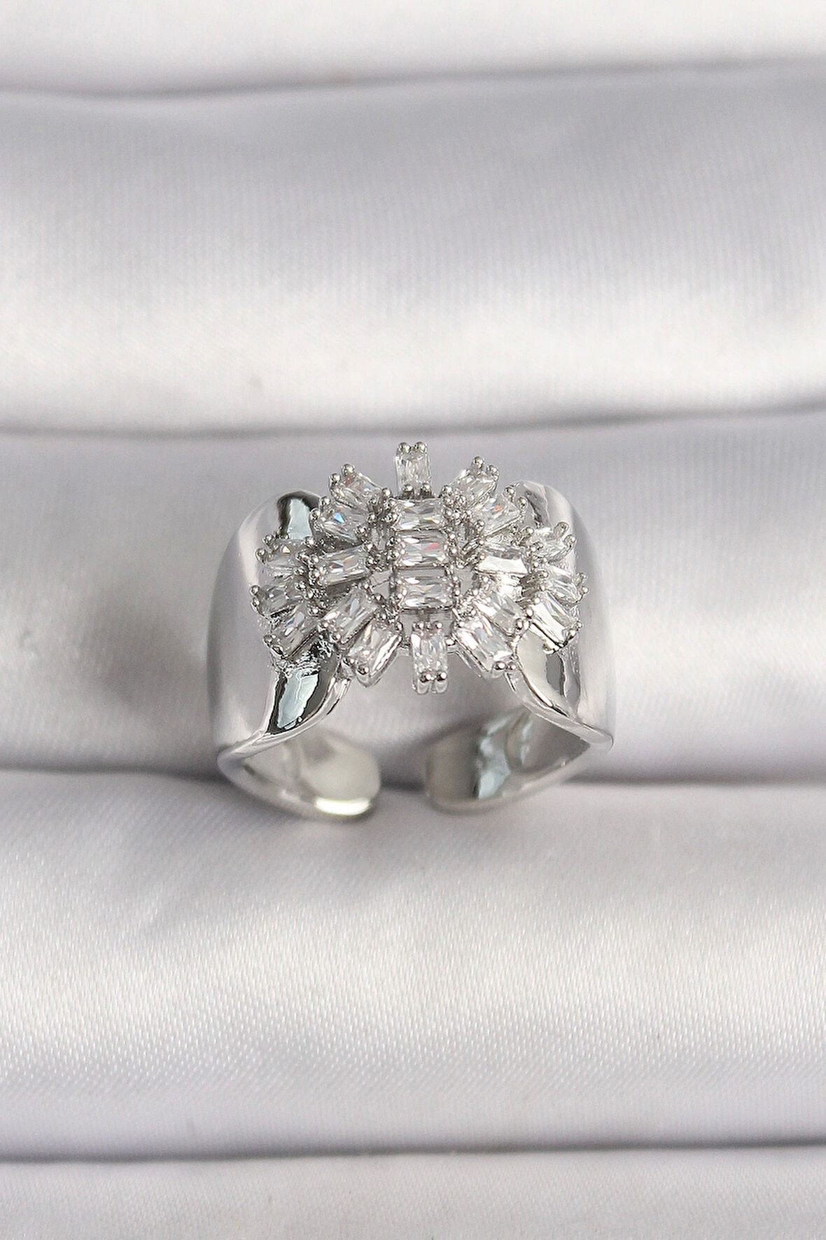 HEYF Pirinç Gümüş Renk Ayarlanabilir Baget Zirkon Taş Model Kadın Yüzük