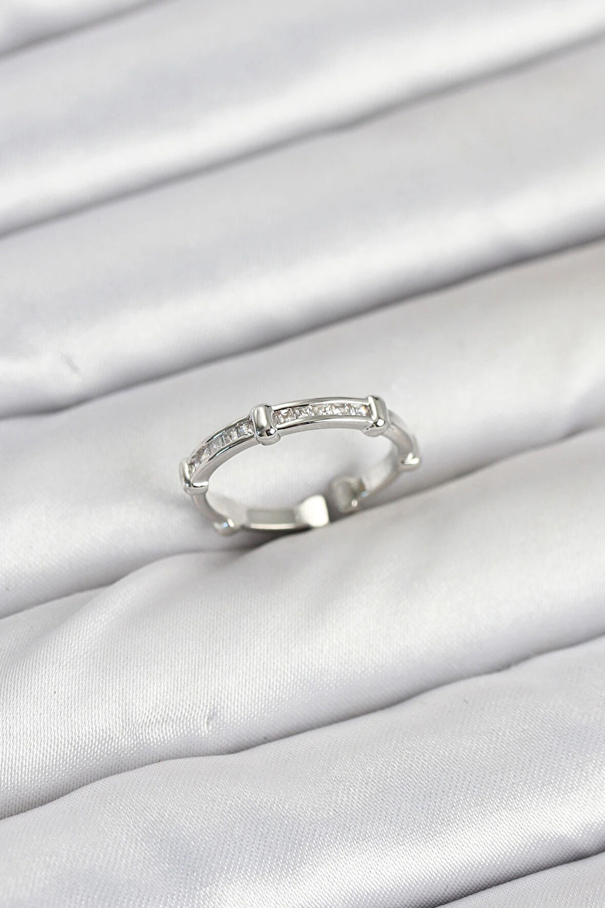 HEYF Pirinç Gümüş Renk Kemik Model Zirkon Taşlı Kadın Yüzük