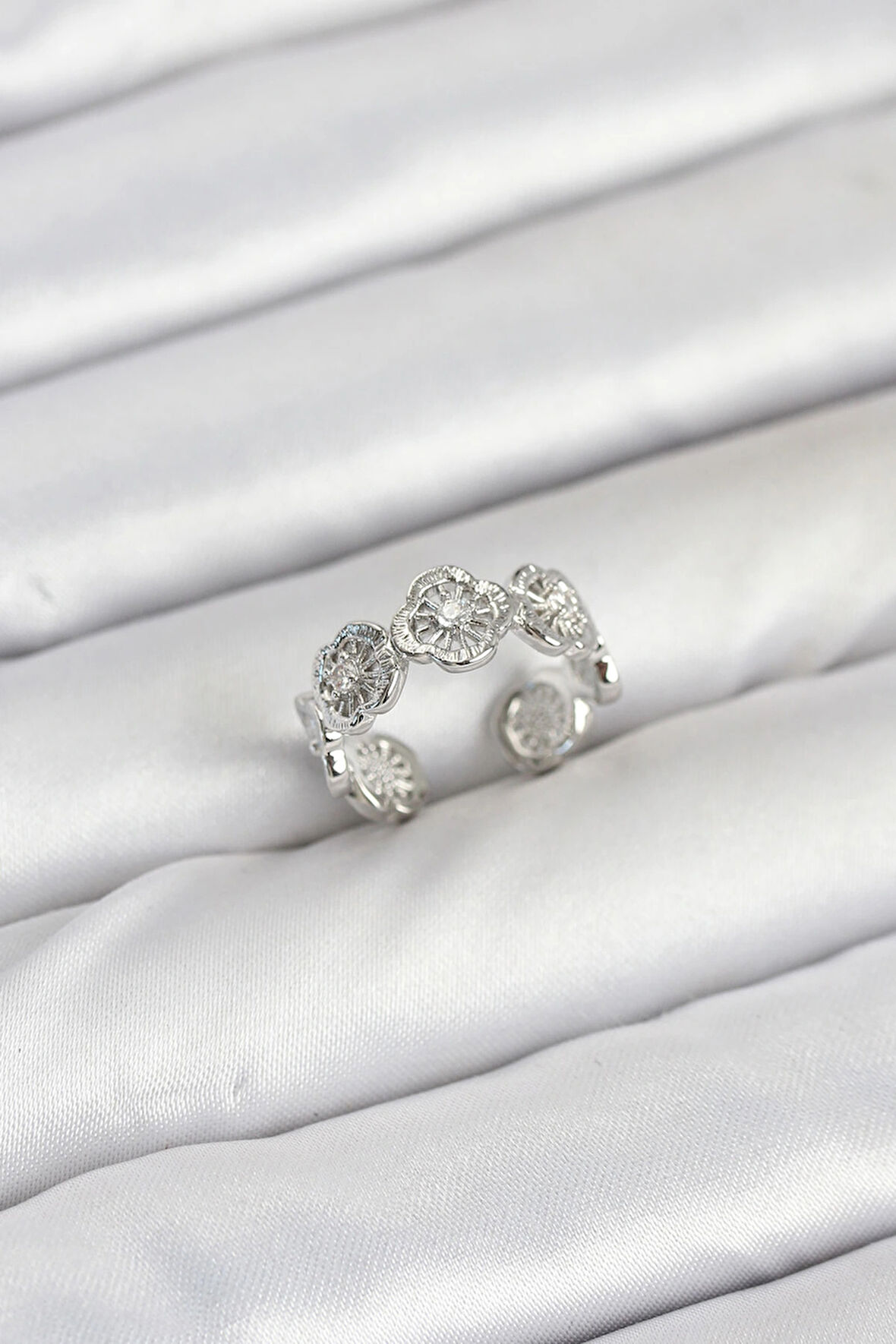 HEYF Pirinç Gümüş Renk Yonca Model Kadın Yüzük