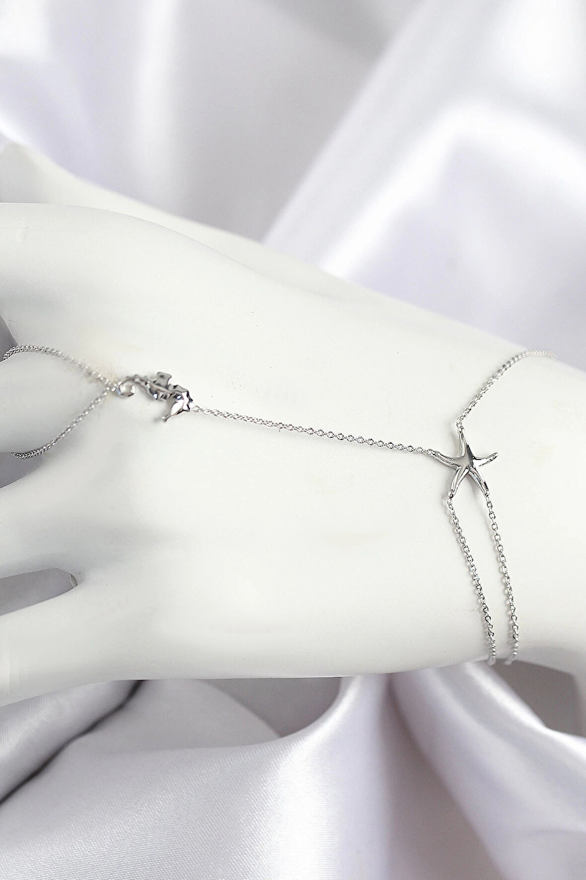 HEYF Pirinç Zirkon Taşlı Deniz Atı Ve Yıldız Model Gümüş Renk Şahmeran