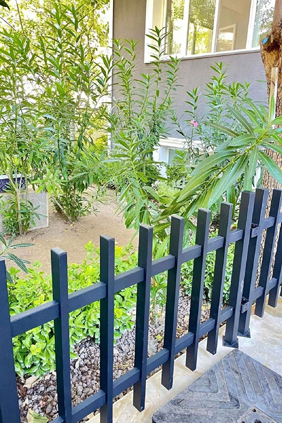 Dekoratif Bahçe Çiti 1 Metre Duvar Çiti Metal Siyah Peyzaj Koruma