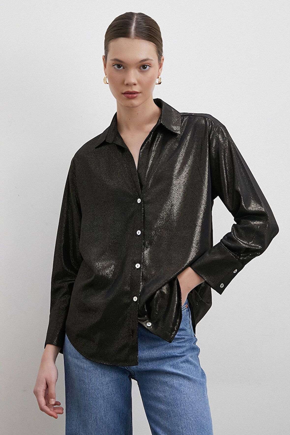 Varaklı V Yaka Gömlek Siyah