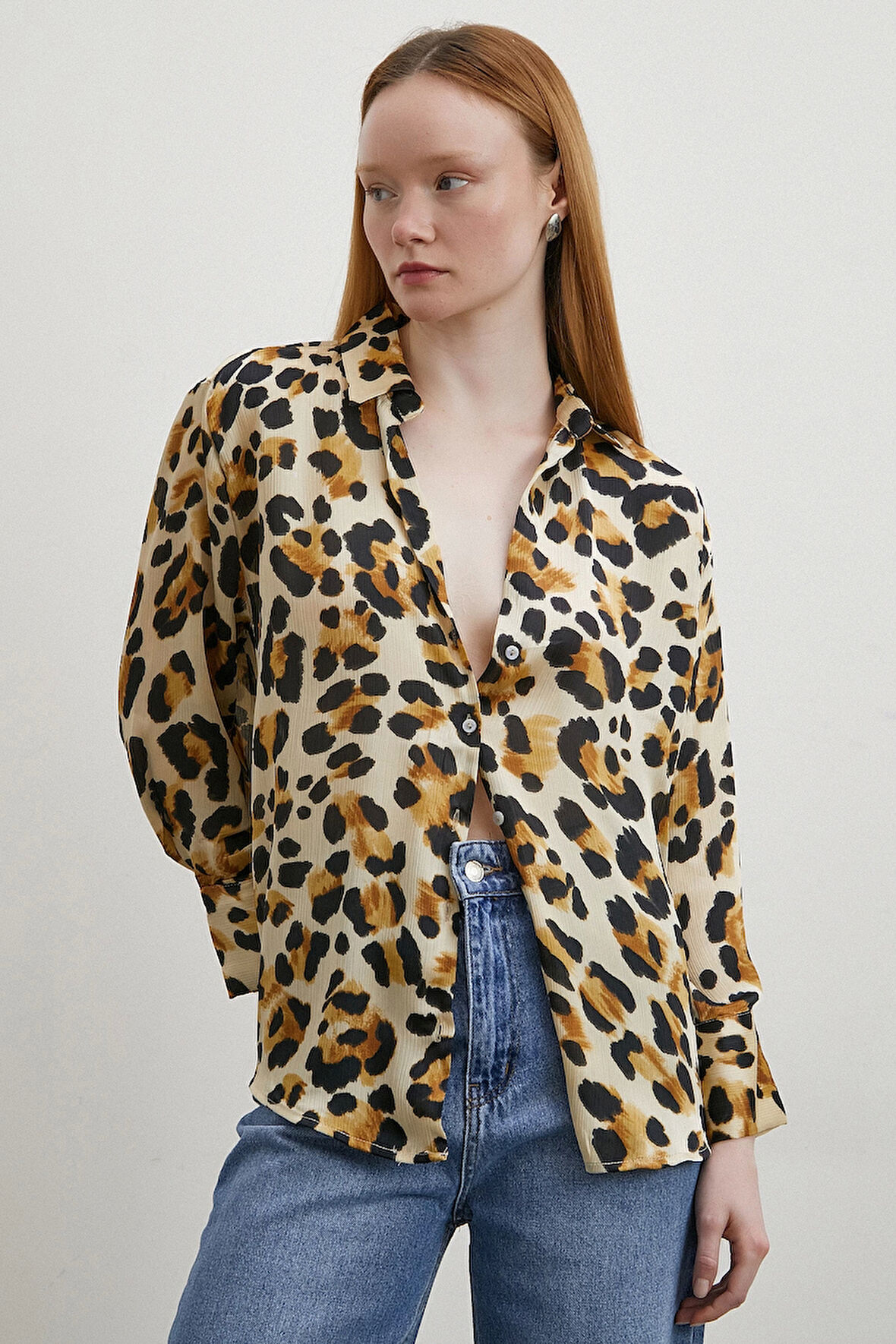 Leopar Desenli V Yaka Gömlek Bej