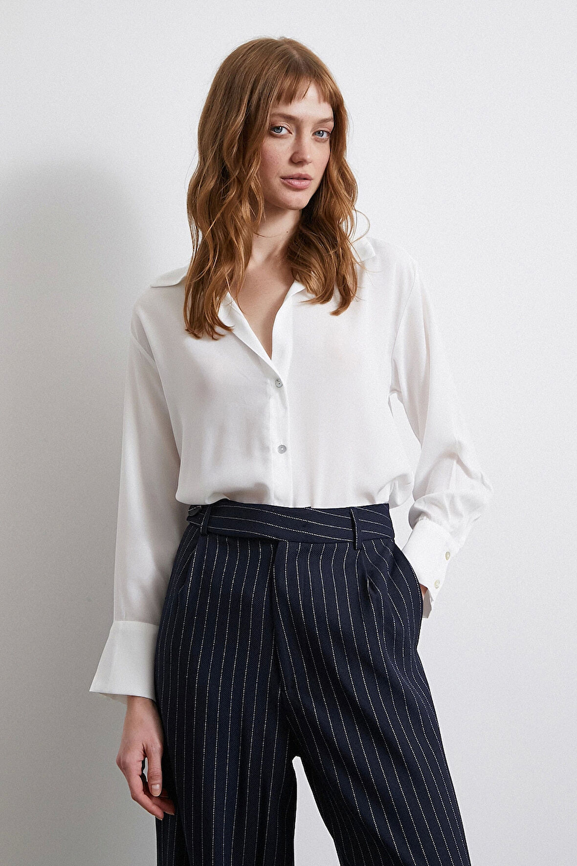 V Yaka Saten Gömlek Ekru