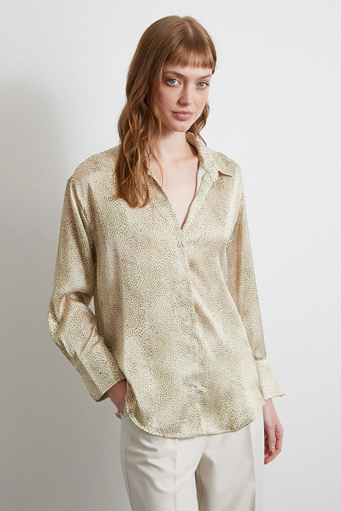 V Yaka Desenli Saten Gömlek Yeşil