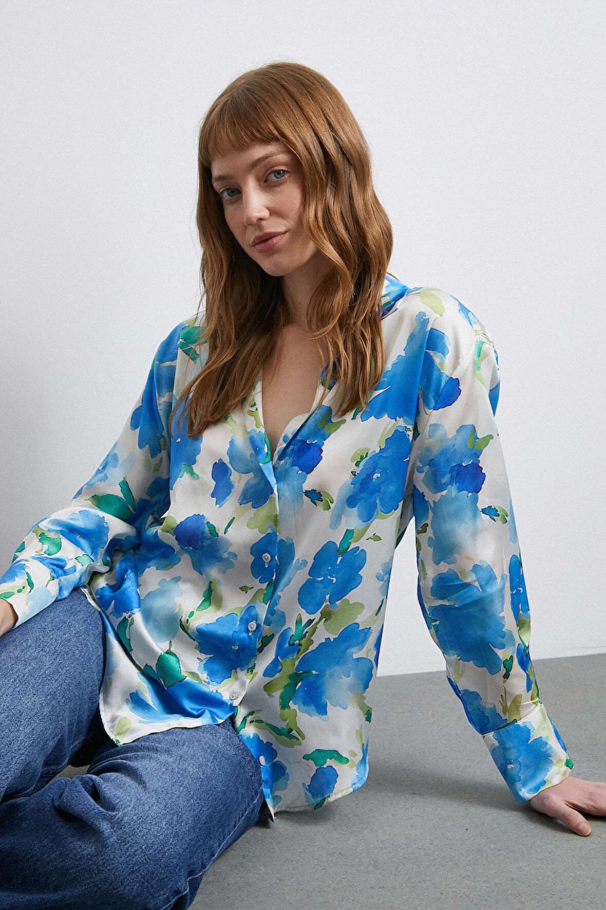 Çok Renkli Çiçek Desenli Gömlek Lacivert