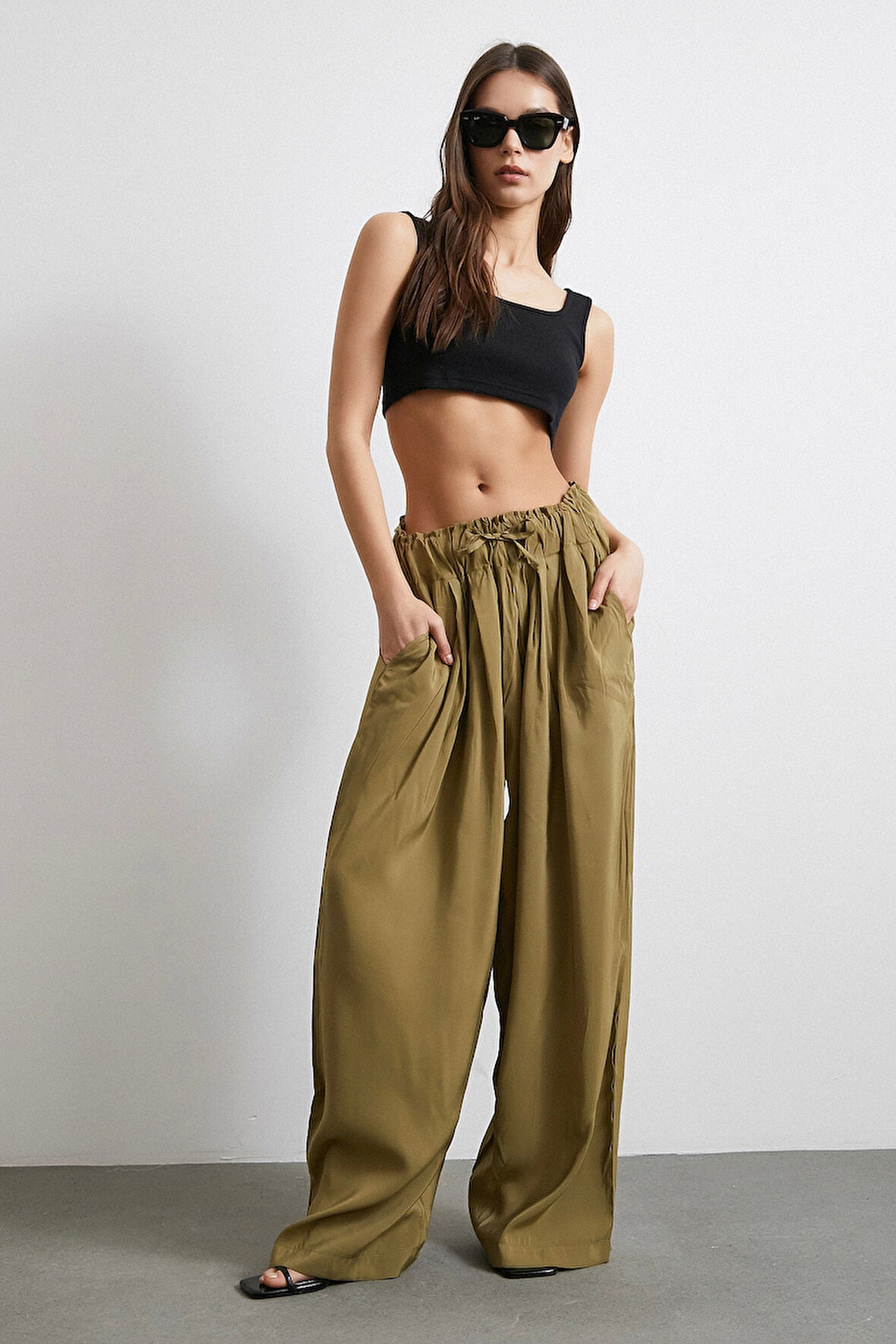 Beli Büzgülü Geniş Paça Rahat Pantolon Yeşil