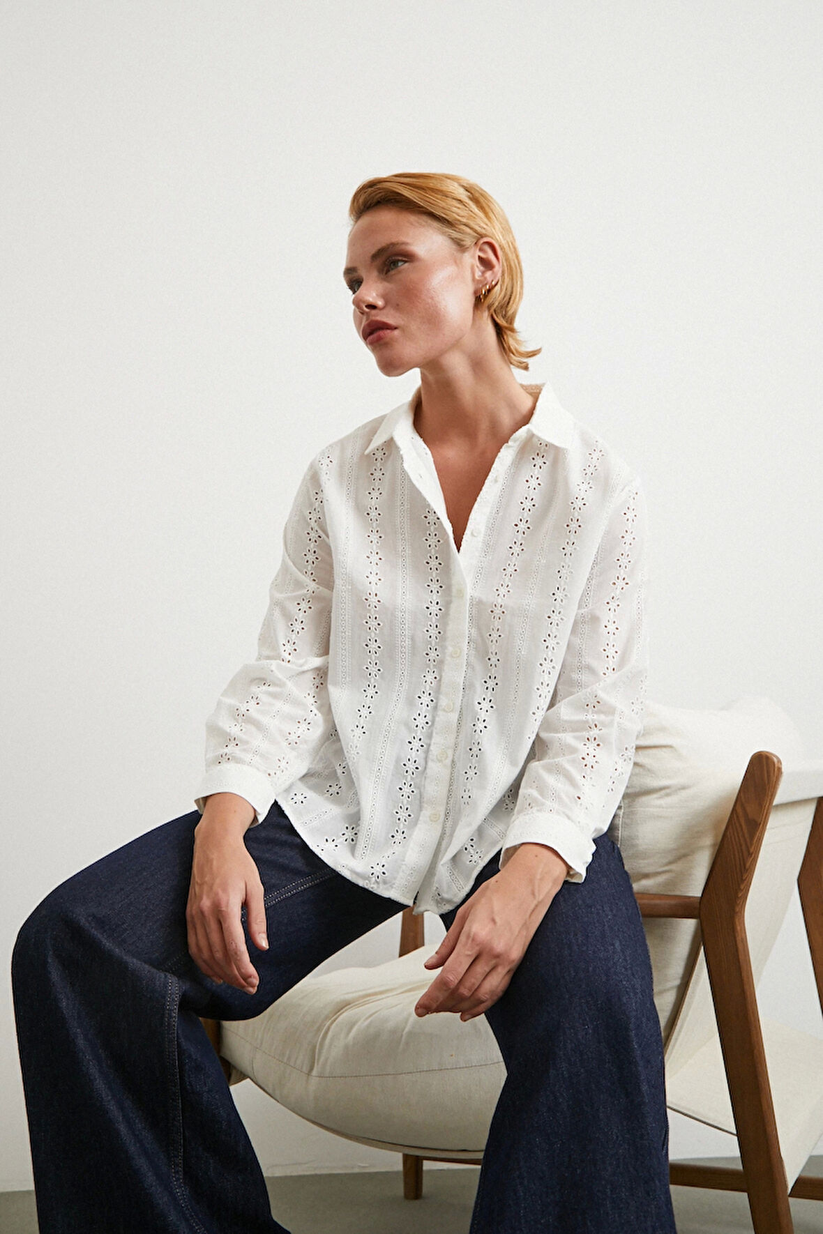 Fisto İşlemeli Gömlek Beyaz