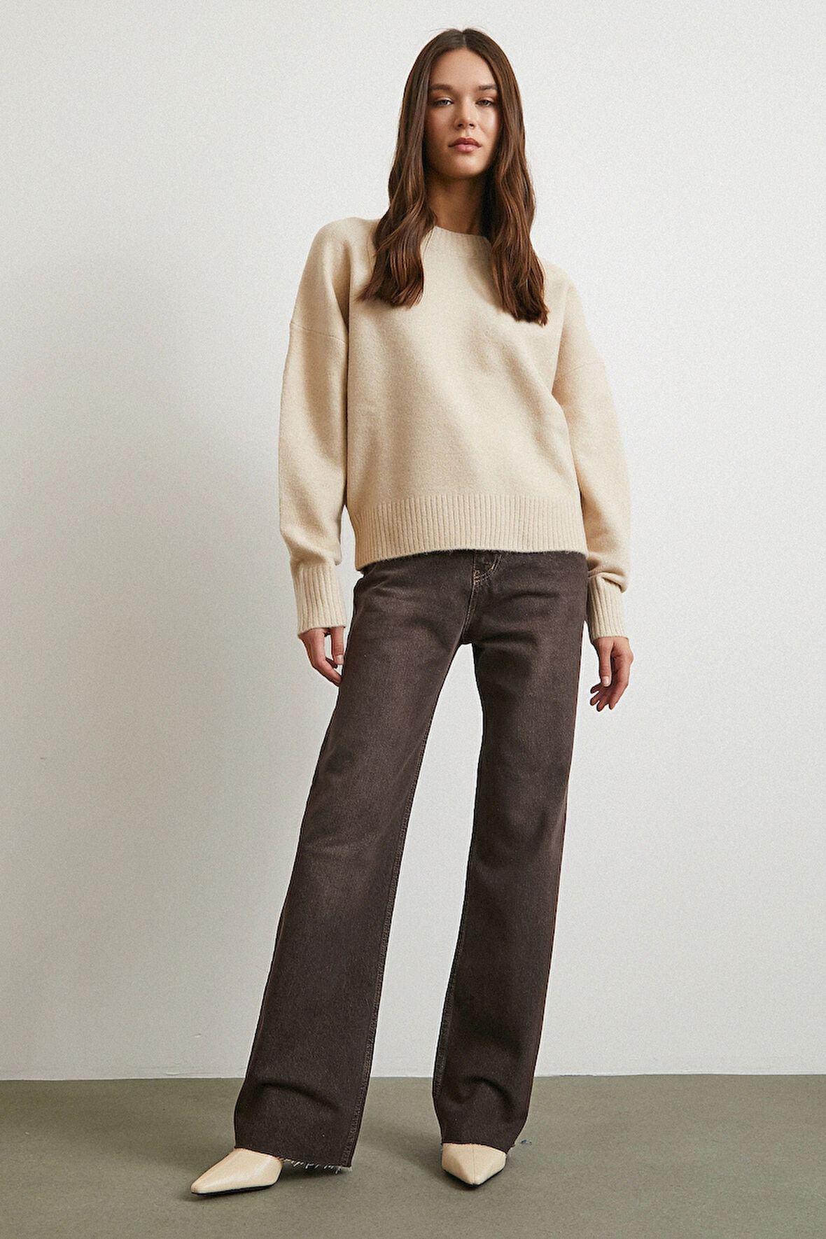 Yüksek Bel Beş Cepli Kesik Paça Jean Kahve