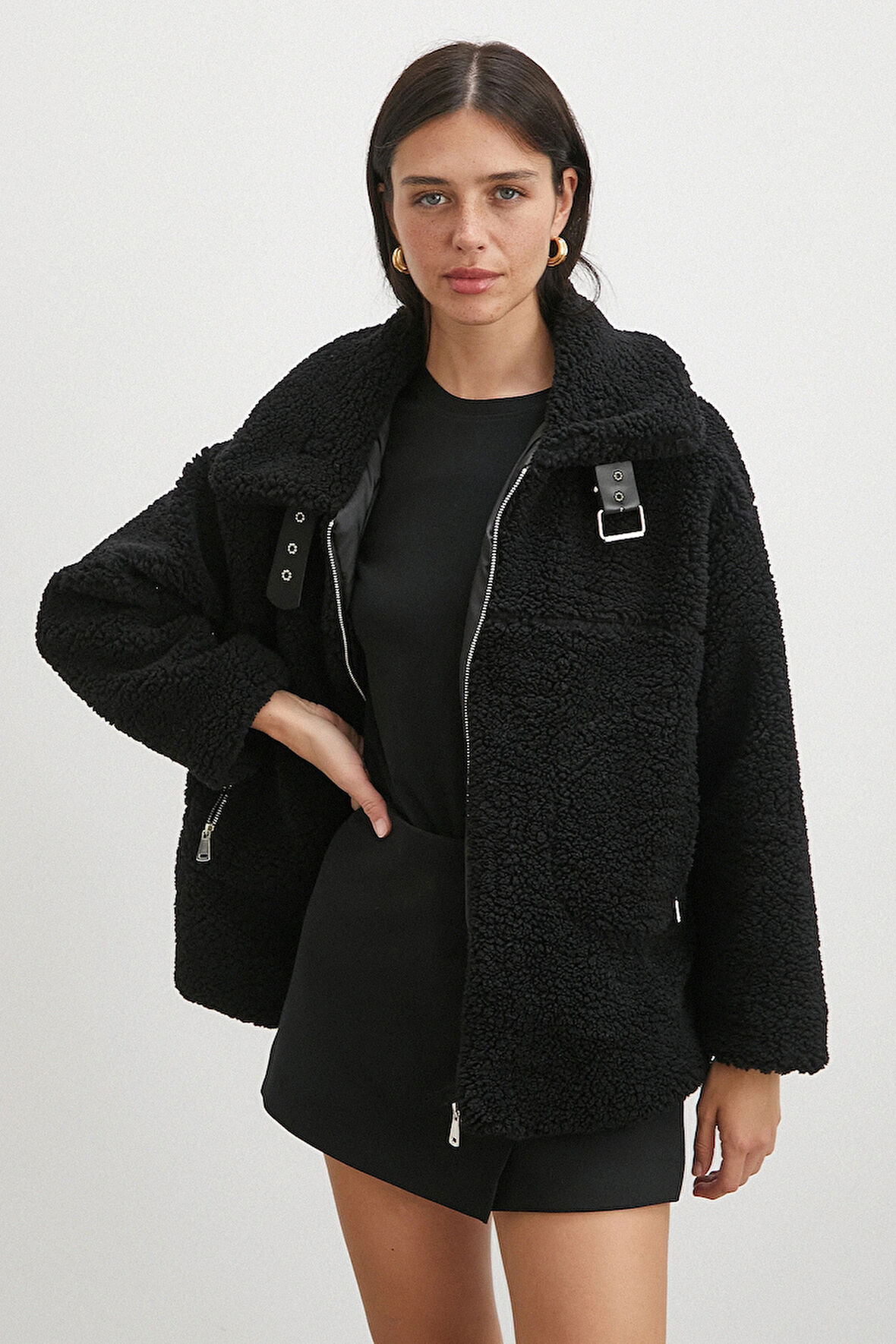Yaka Detaylı Peluş Mont Siyah