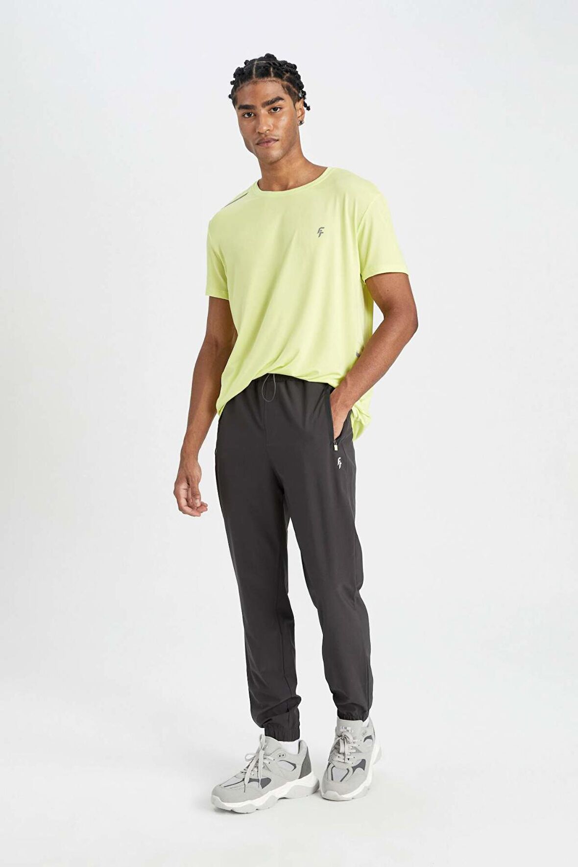 DeFactoFit Sporcu Jogger Eşofman Altı Standart Fit Çift Cepli Dokuma Beli Paçası Lastikli B5147AX24SPAR231