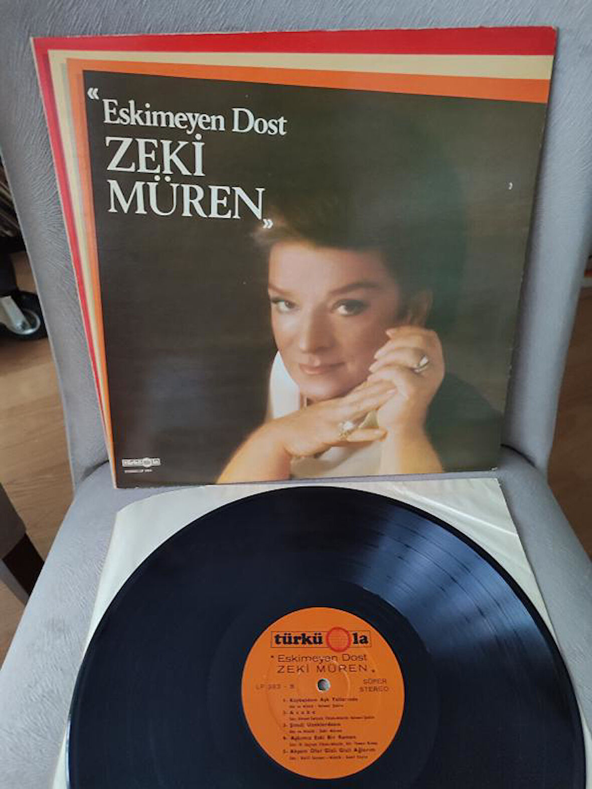 Zeki Müren - Eskimeyen Dost - 1982 Türkiye Basım 33 Lük LP Plak 2. EL