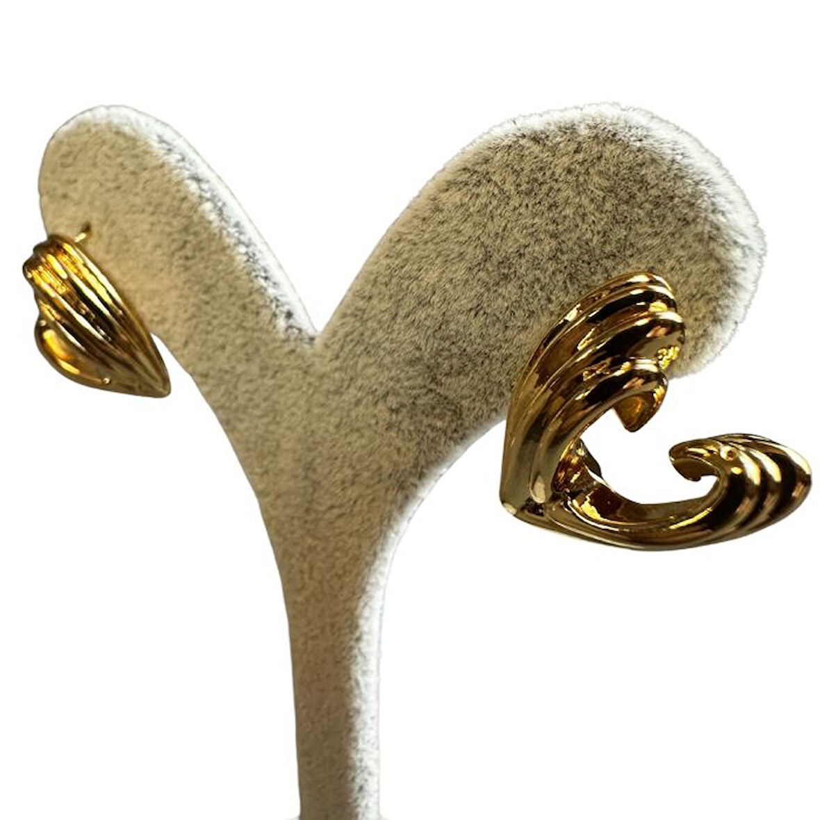 Uretti - İREM 3914 9516 Minimal Kalp V Tasarım Model Küpe