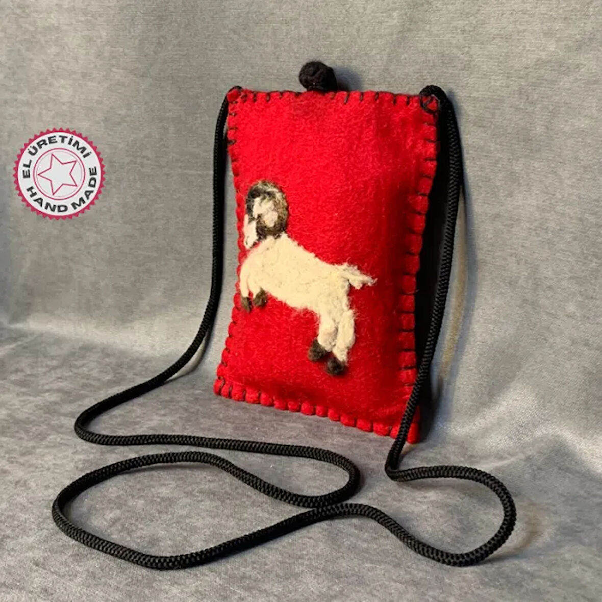 Uretti - Tülin 3528 - El Yapımı Nakış İşlemeli Keçe Çapraz Çanta - Kırmızı