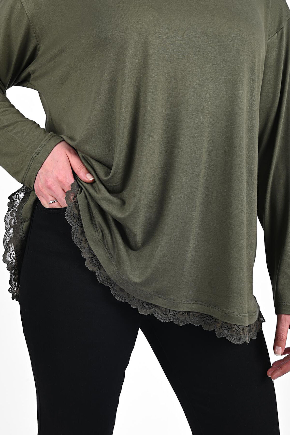 Kadın Etek Ucu Güpür Dantel Detaylı Büyük Beden Bluz 1386-23