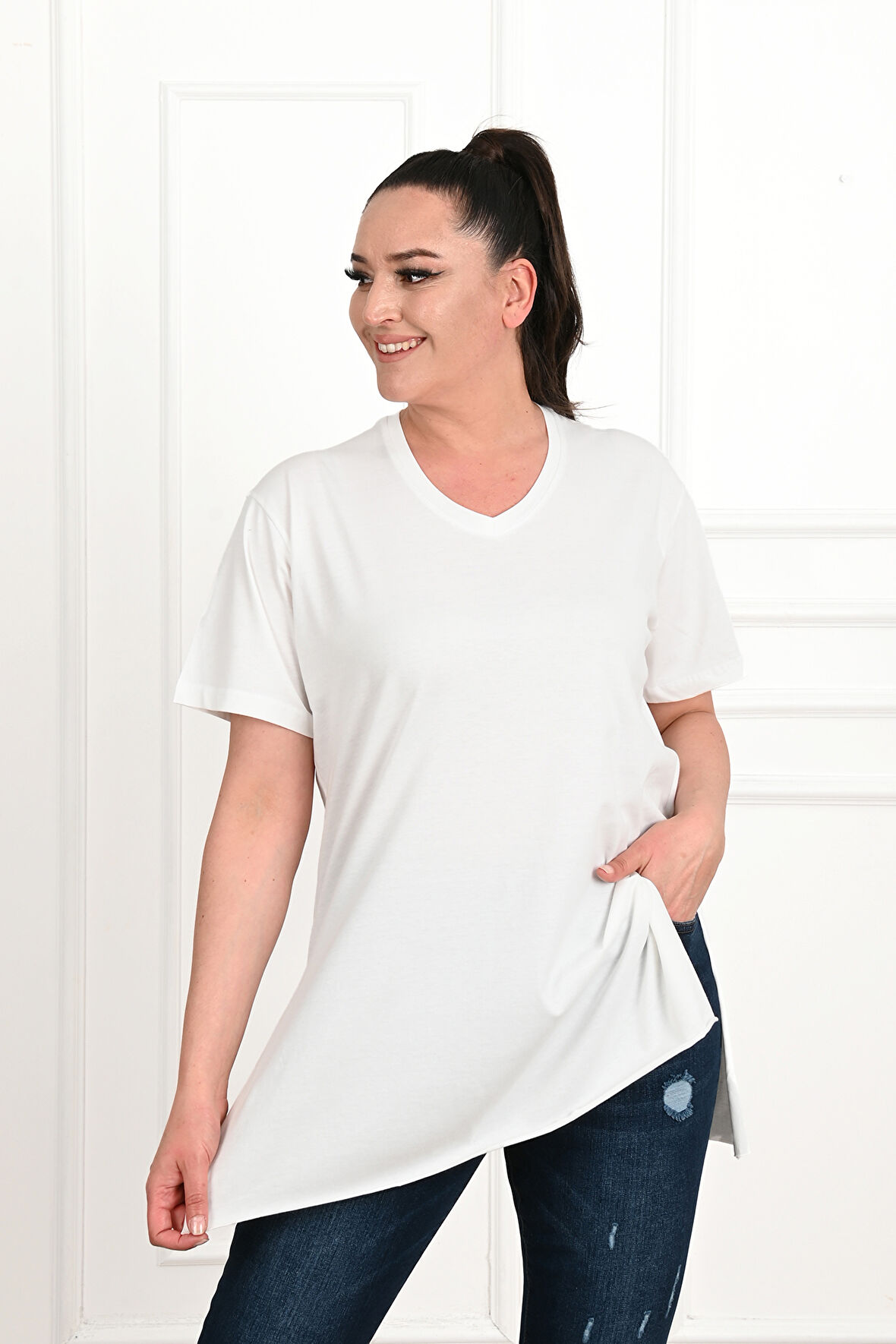 Kadın V Yaka Yırtmaçlı Büyük Beden T-shirt 1199-22