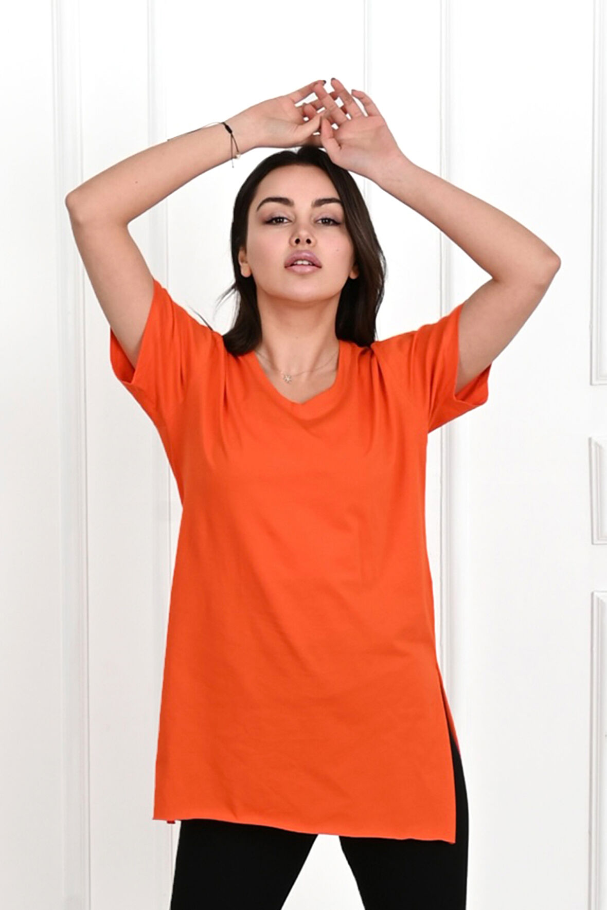 Kadın V yaka Yırtmaçlı  T-Shirt 8783-22